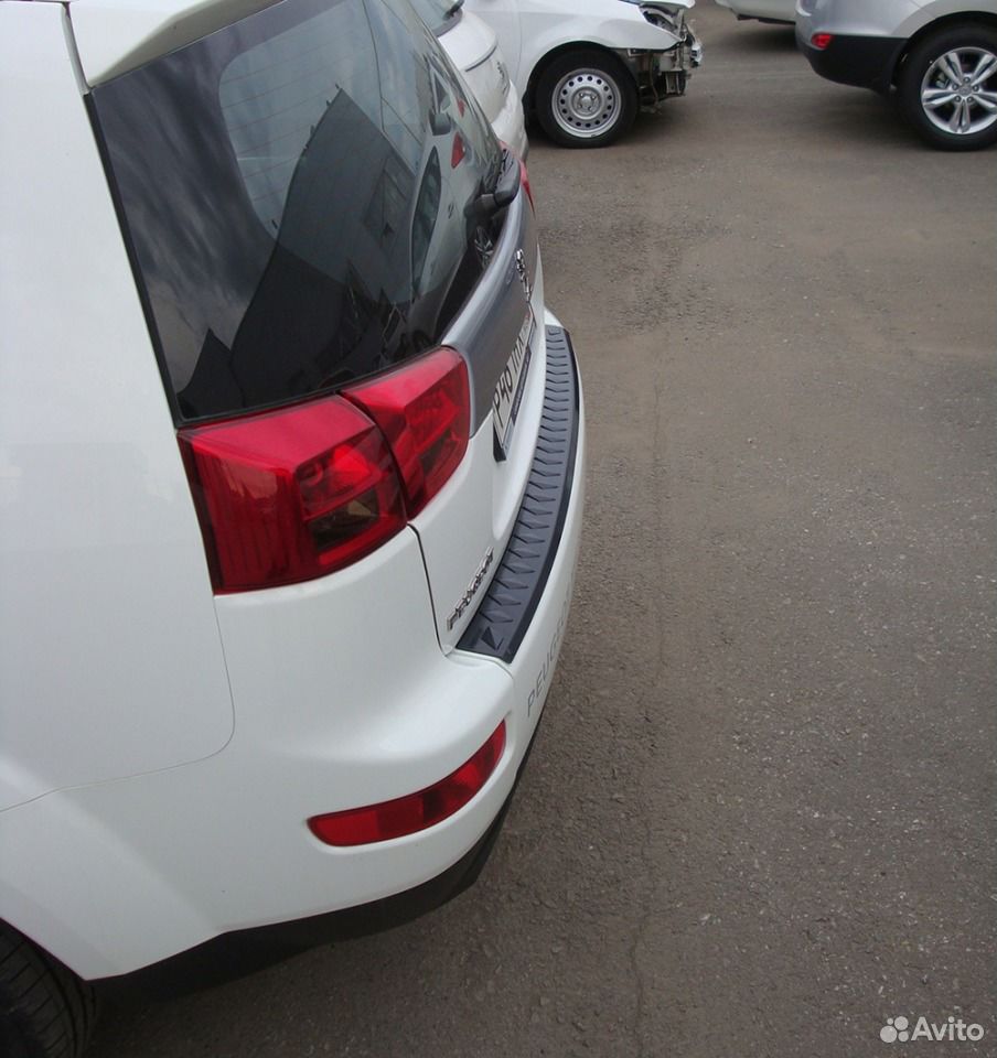Пластиковая накладка на бампер Peugeot 4007