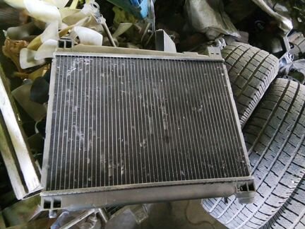 Оригинальный радиатор охлаждения Toyota Vitz