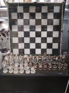 Подарочные шахматы с фигурами из фарфора. Новые