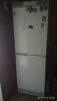 Продаю холодильник AEG