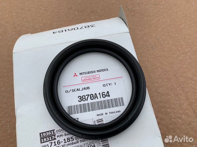 Сальник передней ступицы Pajero Sport (KH)