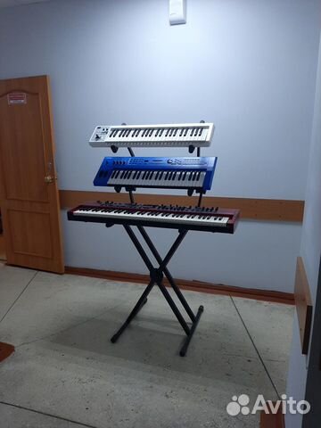 Трехэтажная клавишная стойка
