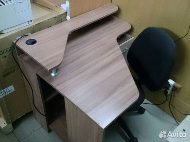 Компьютерный стол (угловой) и стул