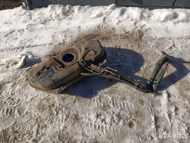 Топливный бак/бензобака Fiat Linea