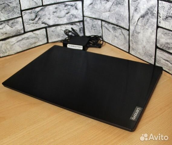 Современный новый ноутбук Lenovo