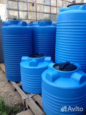 Пластиковые емкости для хранения воды