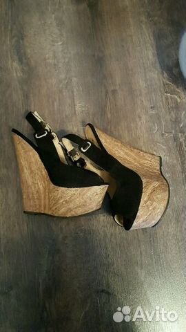 Босоножки на танкетке Босоножки на танкетке