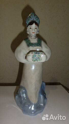 Фарфоровая статуэтка Хозяйка медной горы