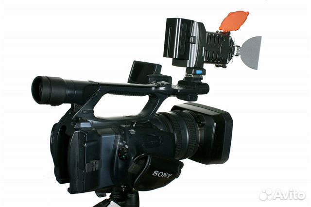 Видеокамера Sony DCR-VX2200E