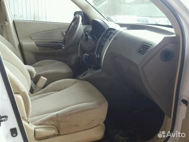 В разборе Hyundai tucson 2005 белый