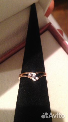 Золотое кольцо с 3-мя бриллиантами