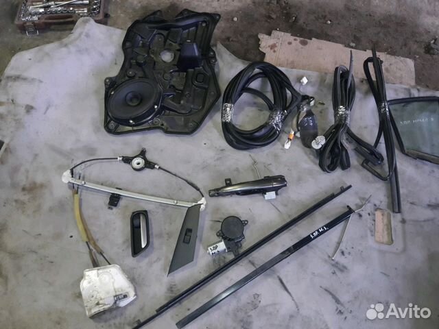 Детали задней правой двери Мазда 3 BL Детали задней правой двери Мазда 3 BL