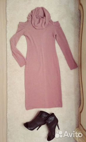 Платье тепленькое с открытыми плечами 42-44 Платье тепленькое с открытыми плечами 42-44