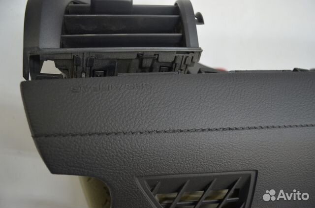 Торпедо панель приборов Toyota Hilux (со строчкой) Торпедо панель приборов Toyota Hilux (со строчкой)