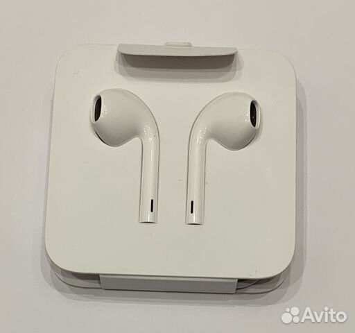 Наушники Apple EarPods with Lightning Connector Наушники Apple EarPods with Lightning Connector