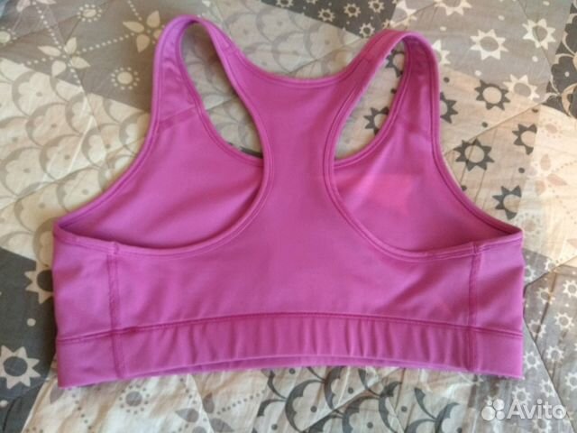 Спортивный топ nike Спортивный топ nike