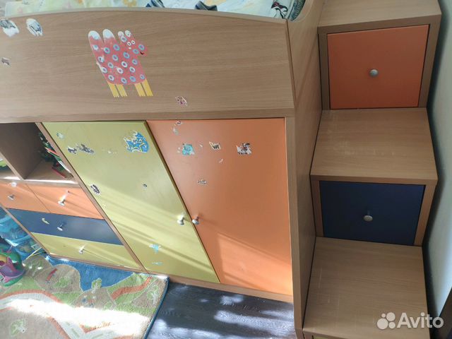 Детская кровать, шкаф