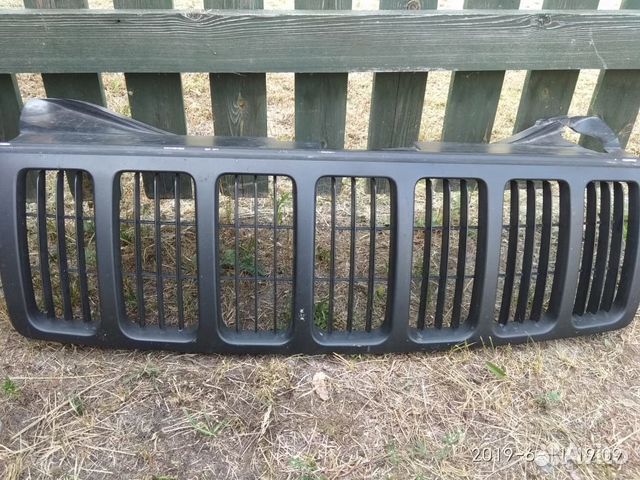 Решетка радиатора Jeep grand cherokee