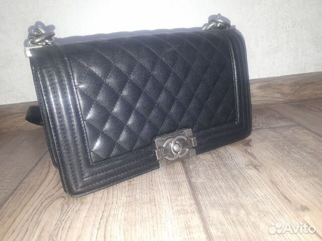 Продам черную кожаную женскую сумочку chanel