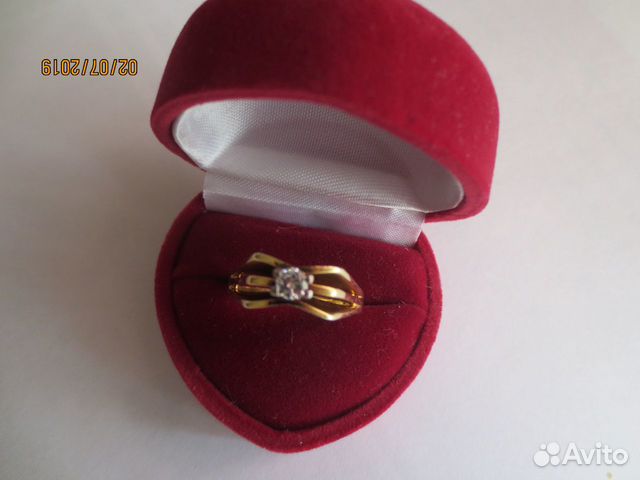 Золотое кольцо с бриллиантом Золотое кольцо с бриллиантом