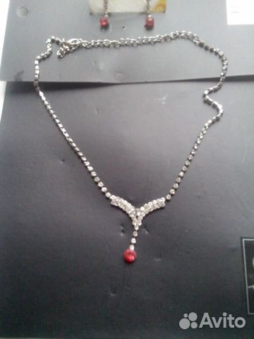 Комплект бижутерии (колье и серьги)