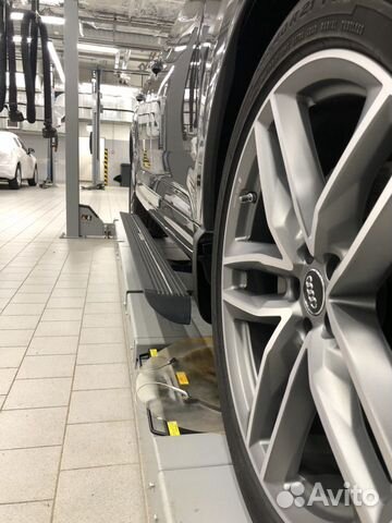 Выдвижные электро пороги Audi Q7 2016-2019 г Выдвижные электро пороги Audi Q7 2016-2019 г