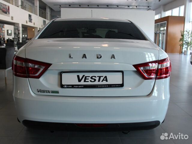 Белая Lada Vesta CNG