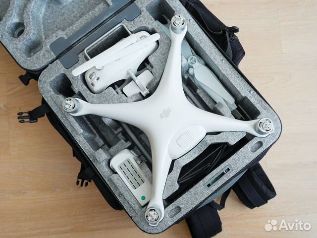 Квадрокоптер DJI Phantom 4 Квадрокоптер DJI Phantom 4