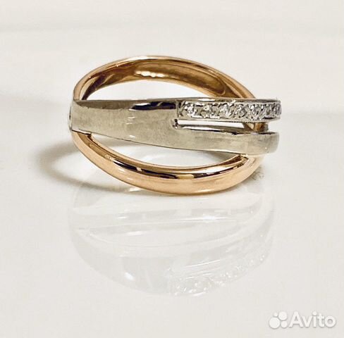 Золотое кольцо с бриллиантами Золотое кольцо с бриллиантами