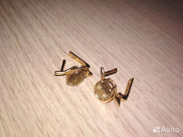 Серьги золотые с камнем Серьги золотые с камнем