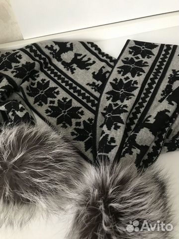 Шарф из кашемира с помпонами из чернобурки