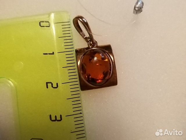 Кулон с янтарем Кулон с янтарем