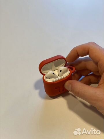 AirPods (оригинал)