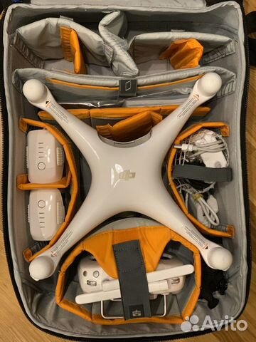 Квадрокоптер DJI Phantom 4