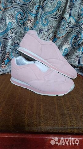 Кроссовки женские