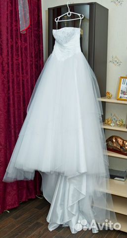 Свадебное платье со шлейфом (индивидуальный пошив) Свадебное платье со шлейфом (индивидуальный пошив)