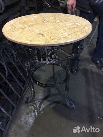 Журнальный столик из мрамора