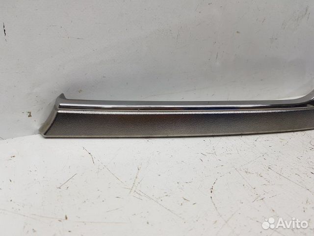 Хром решетки радиатора левый Toyota Hilux 8 2015