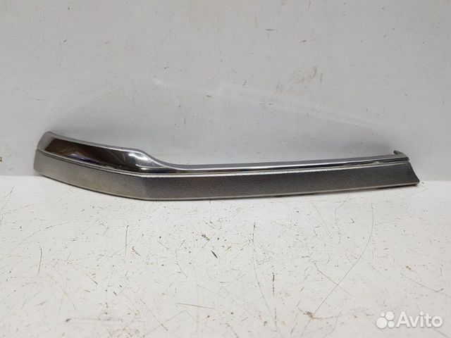 Хром решетки радиатора правый Toyota Hilux 8 2015