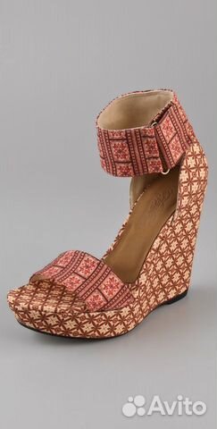 Новые босоножки на танкетке stuart weitzman Новые босоножки на танкетке stuart weitzman