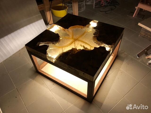 Стол из тополя с эпоксидной смолой (подсветка)