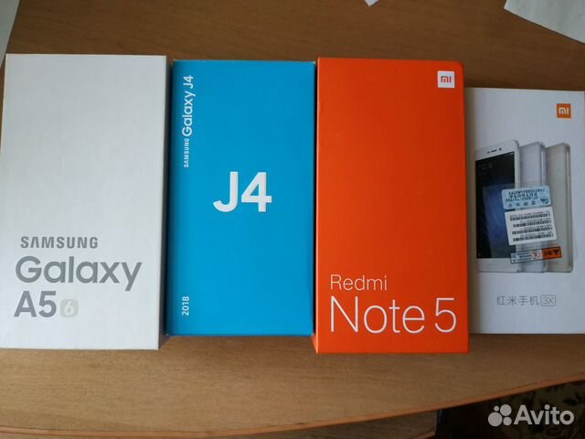 Коробки от смартфонов Samsung и Xiaomi