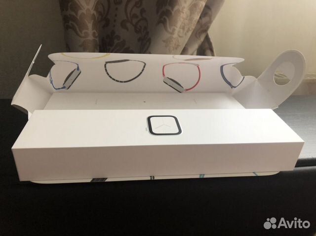 Apple watch 4 44mm aluminum and ceramic case GPS Apple watch 4 44mm aluminum and ceramic case GPS