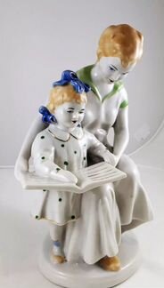 Фарфор СССР Статуэтка Первая книга Полонное отличн