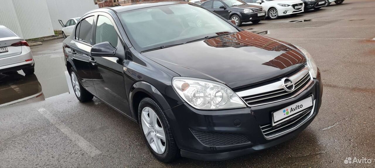 Opel Astra 2010 седан черный