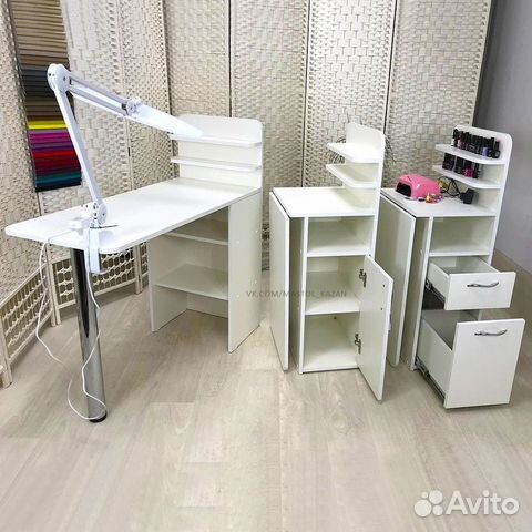 Маникюрный стол