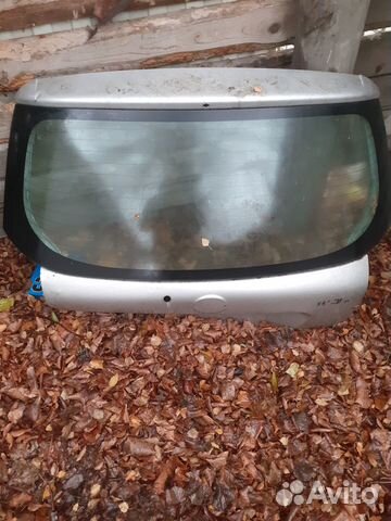 Стекло крышки багажника Тойота Корола 2005год