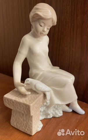 Девочка с голубем