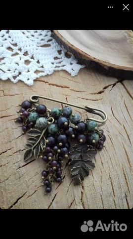 Брошь из натуральных камней