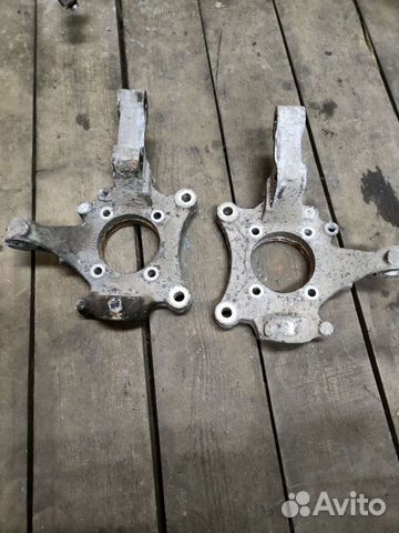 Кулак передний Крайслер Вояджер 01-07